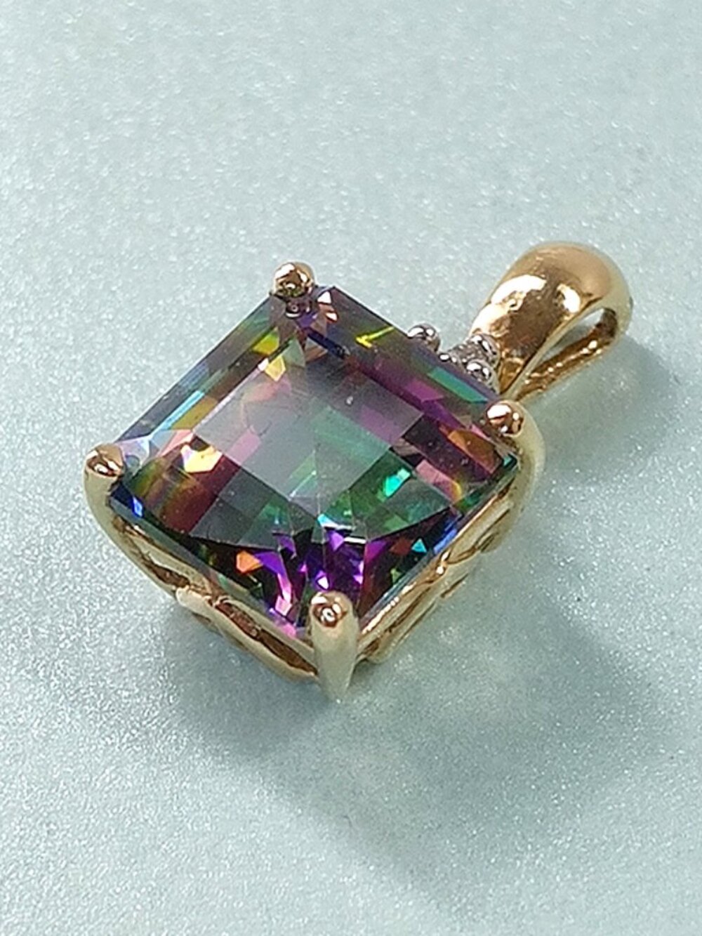 Vintage Pendant 10K Yellow Gold Mystic Topaz Square Melee Diamond Heart 2gm EMA